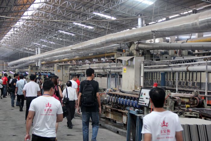 媒体记者团参观PP视讯瓷砖肇庆出产基地