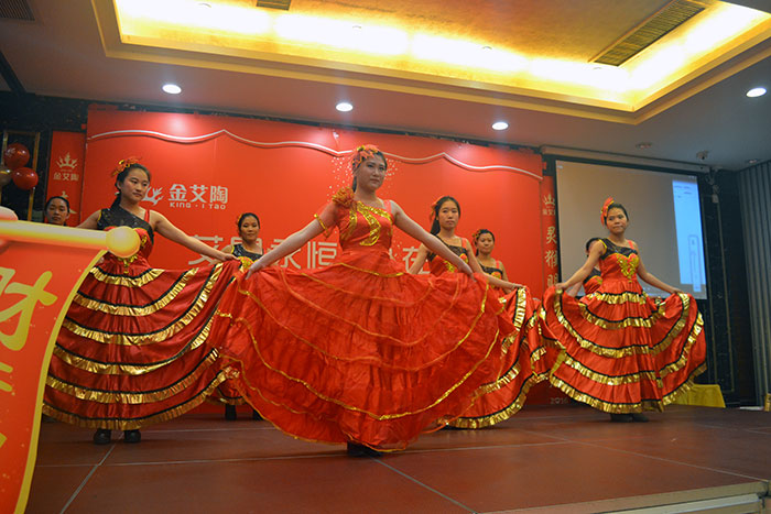 PP视讯整个女员工表演开场舞