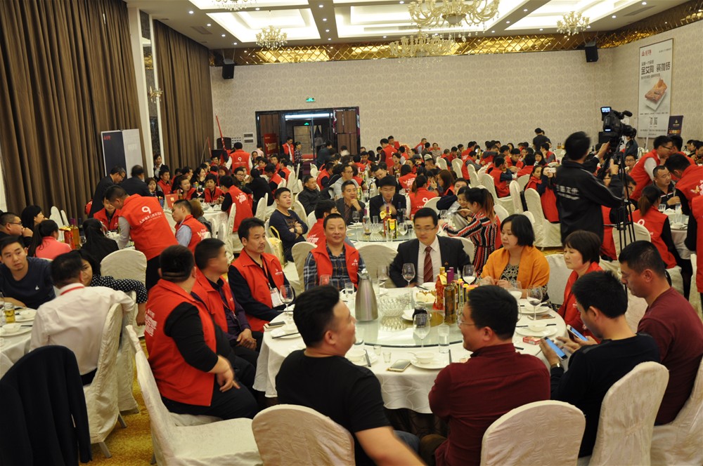 “锐变|2017 有妄想  敢追寻”—PP视讯瓷砖2017年经销商财富会