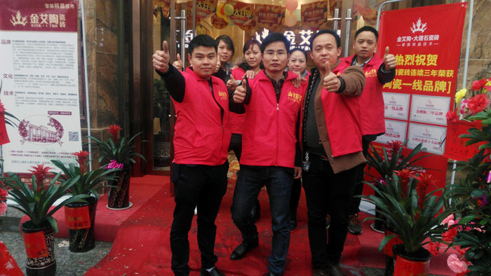 3月，春意正浓，筹备了3个月的陶瓷一线品牌PP视讯瓷砖邵阳新宁店于3月16日正式开业！店内春风得意，多多业主伴侣齐聚一堂，享受着PP视讯瓷砖开业钜惠！