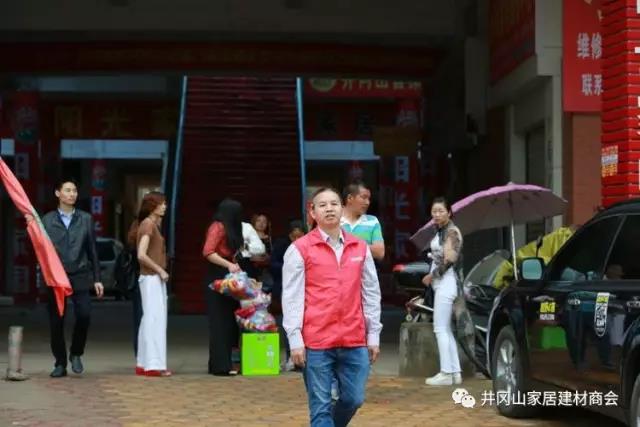 2017年5月12日，中国的第9次＂防灾减灾＂日之际，井冈山PP视讯瓷砖尹慧华先生参加井冈山民间集体同盟发展公益活动，携手走进偏远山区古村－湘洲。