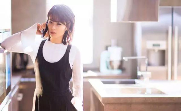 生涯中一个沉要的场景，就是在家的时光。一个家最好的状态，莫过于在家里做什么都怡然自得，纯正的享受舒服的生涯，那就是适合。