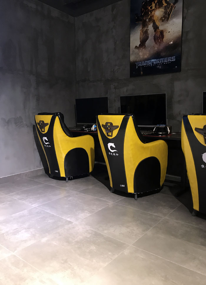 PP视讯现代仿古砖案例:别说了，一路去这个1000方的网咖开黑！